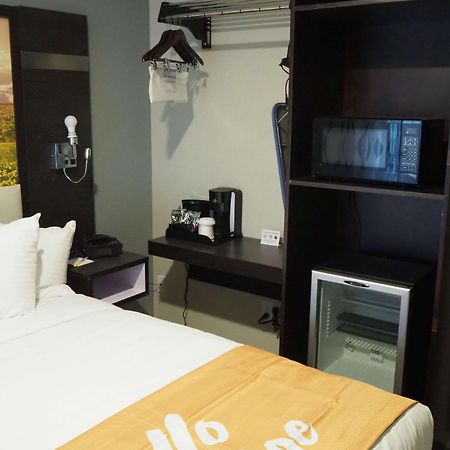 Days Inn By Wyndham Galt - Elk Grove South Екстериор снимка