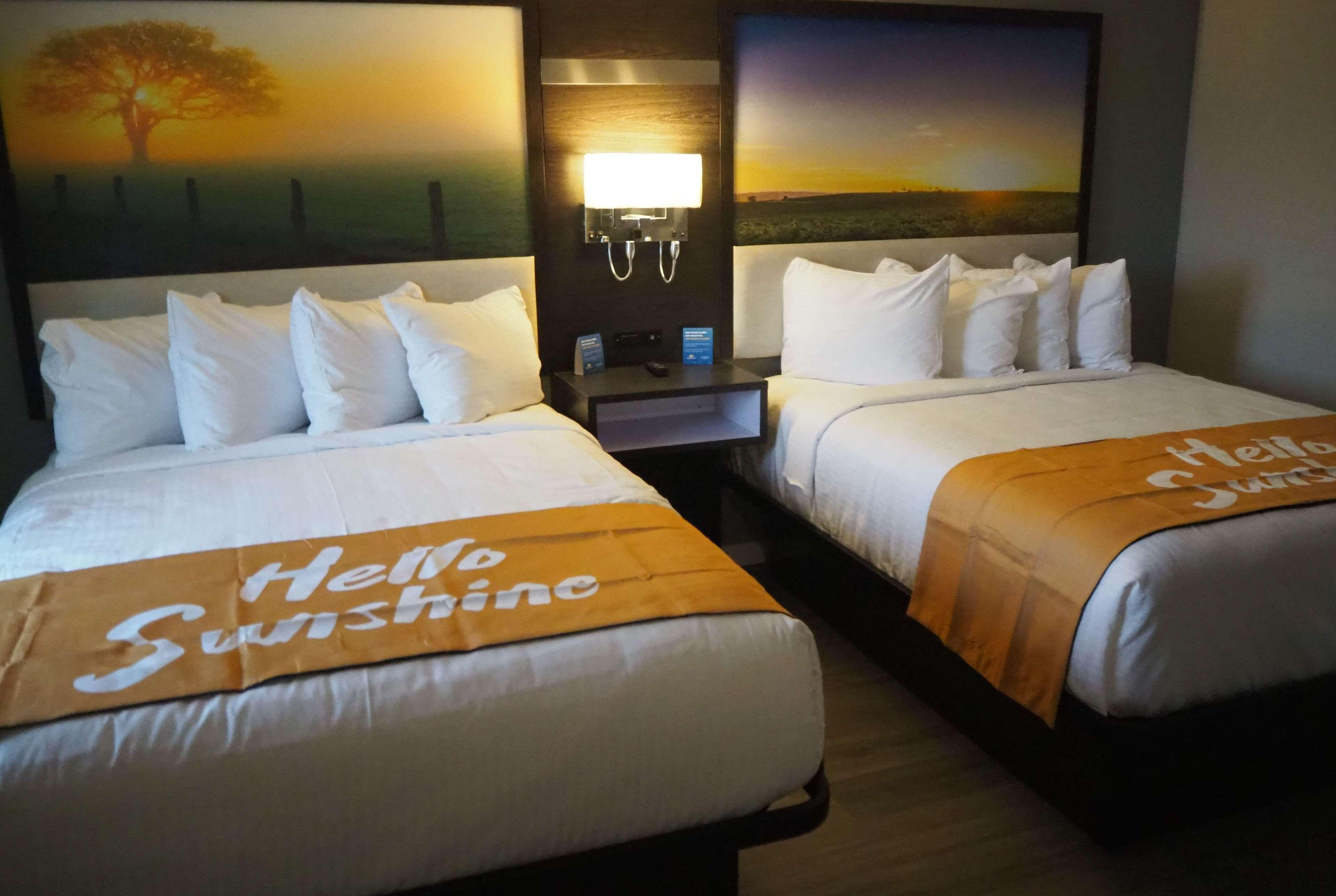 Days Inn By Wyndham Galt - Elk Grove South Екстериор снимка