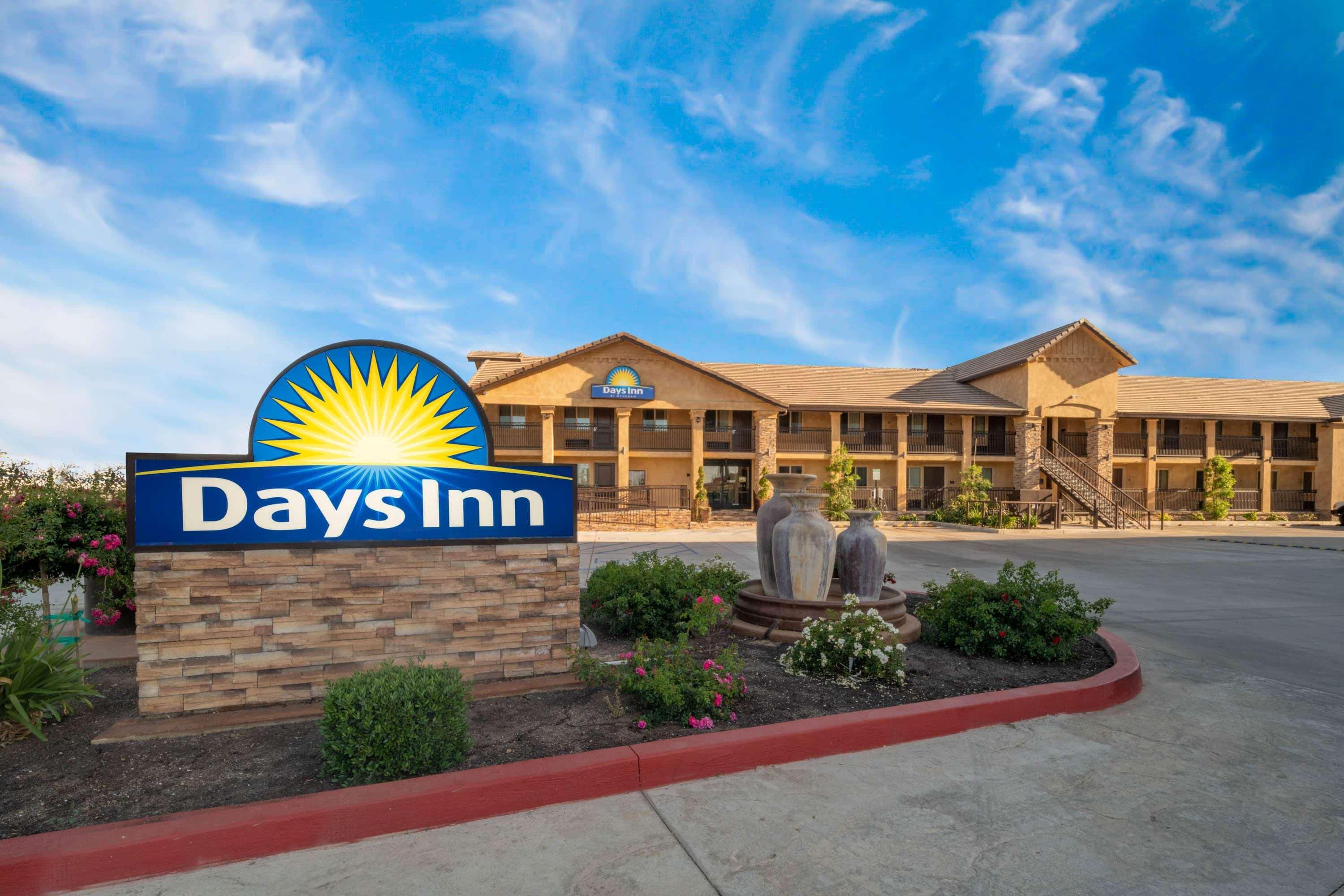 Days Inn By Wyndham Galt - Elk Grove South Екстериор снимка