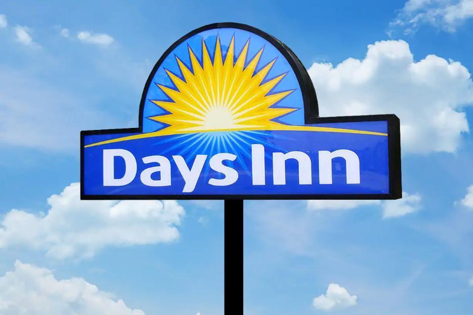 Days Inn By Wyndham Galt - Elk Grove South Екстериор снимка