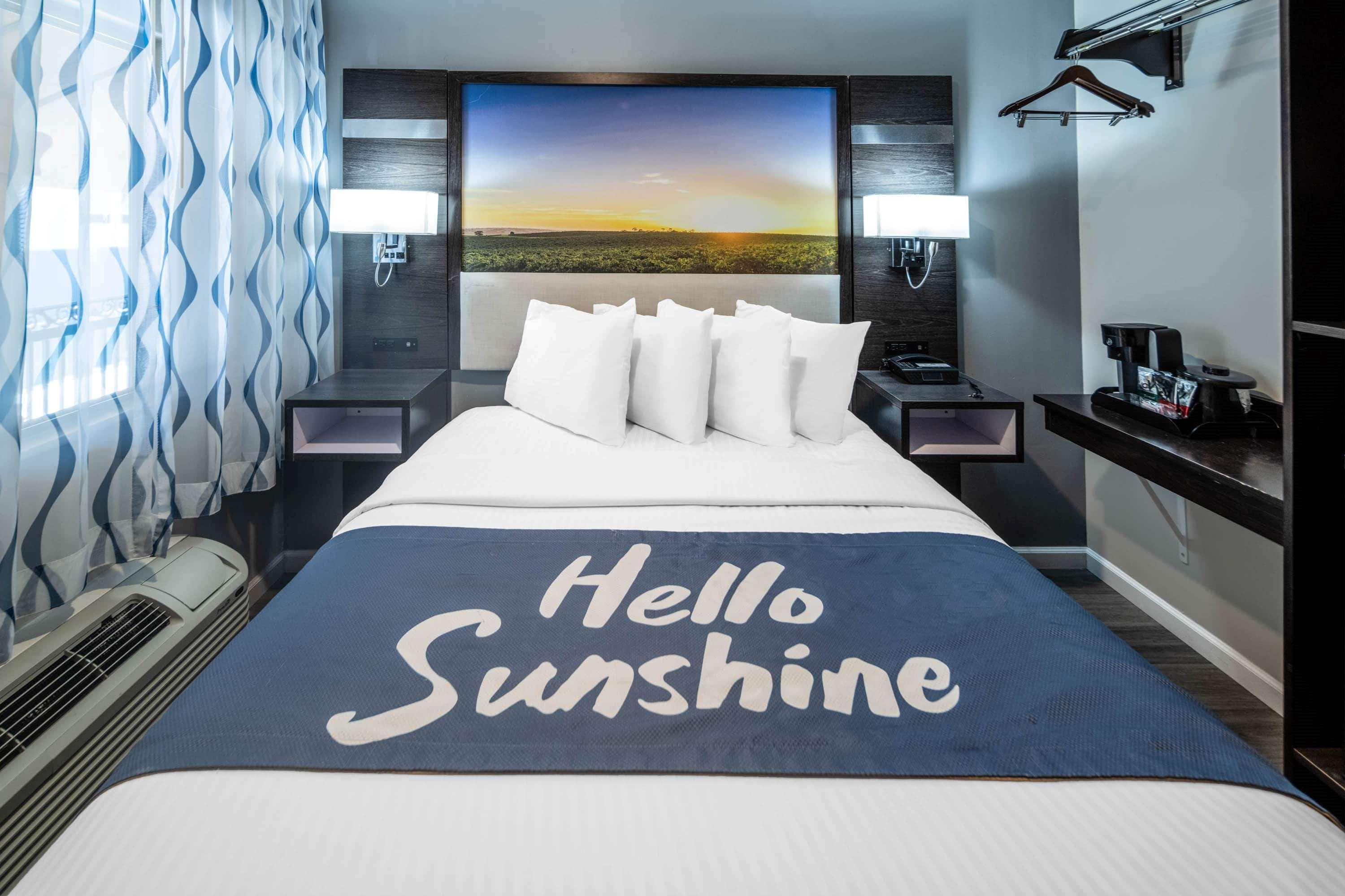 Days Inn By Wyndham Galt - Elk Grove South Екстериор снимка
