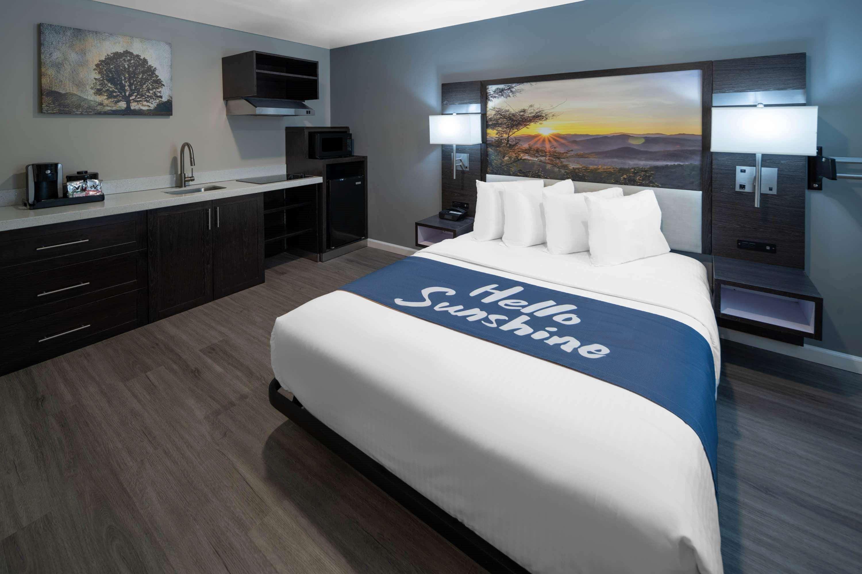 Days Inn By Wyndham Galt - Elk Grove South Екстериор снимка